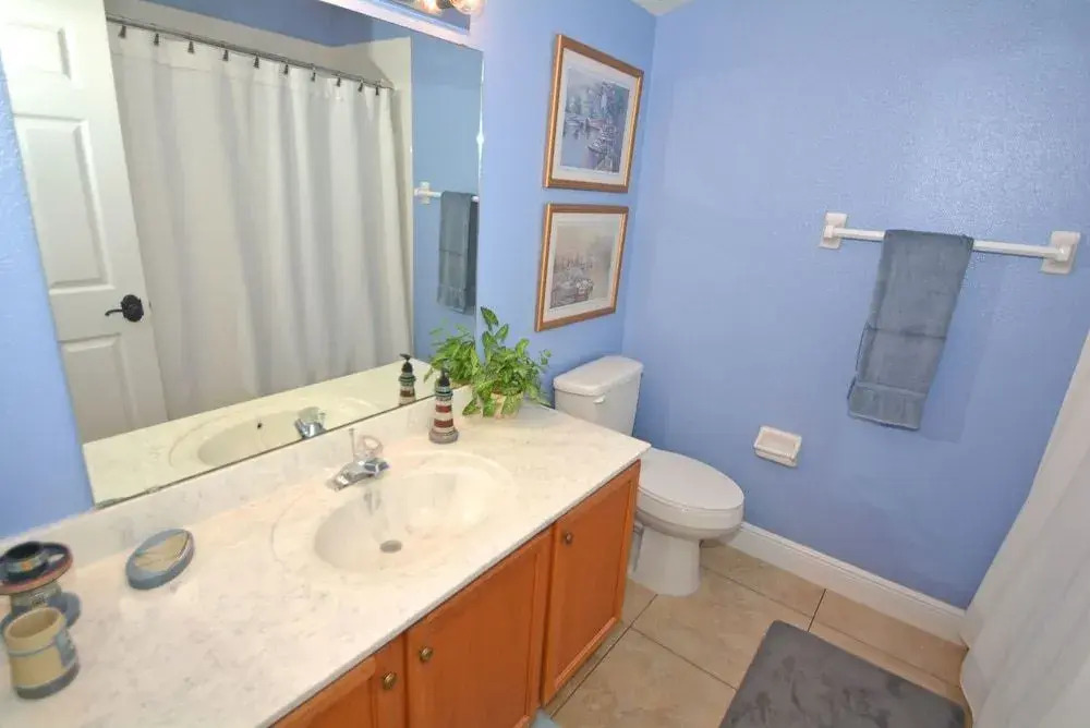 100HC Holly Corner 5 Br villa by RedAwning
