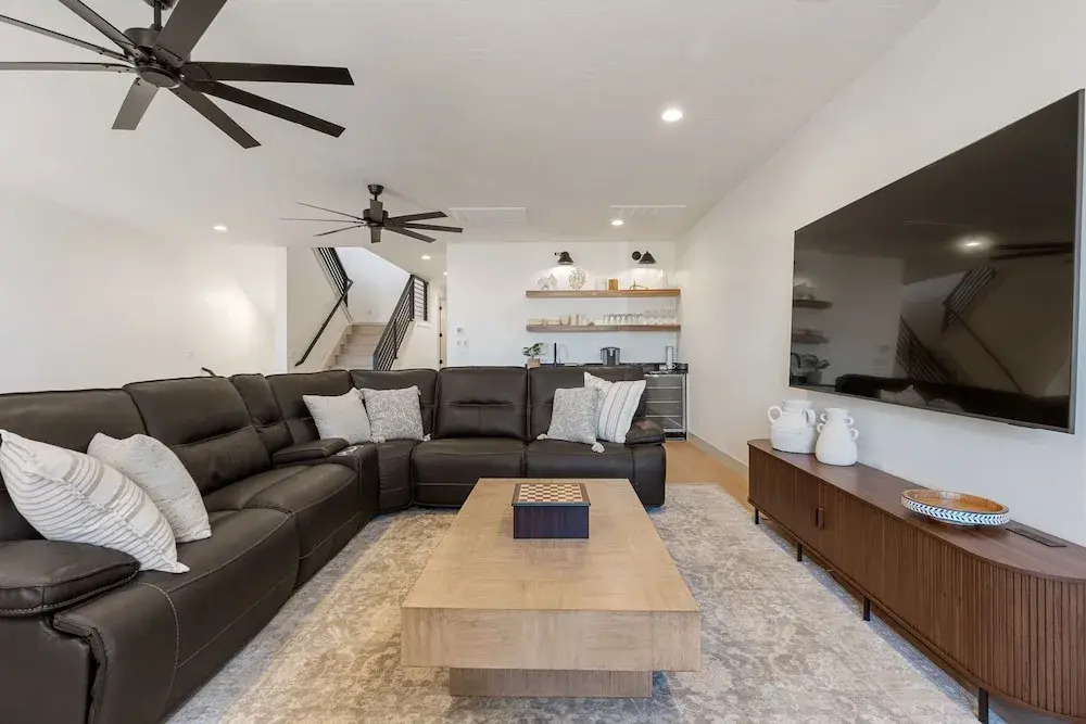 The Fish Bowl 6 Bedroom Townhouse