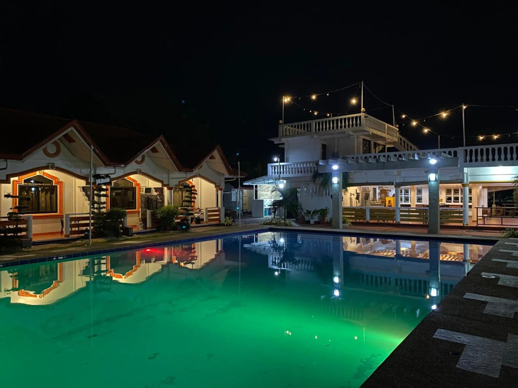 Cris Del Mar Resort