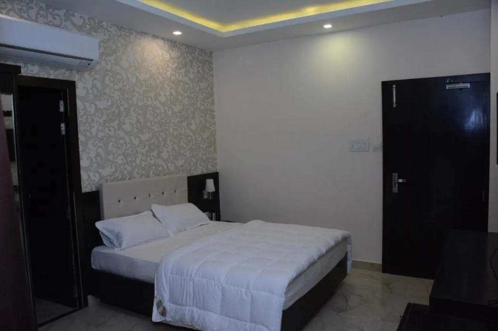 Hotel Khatana Palace