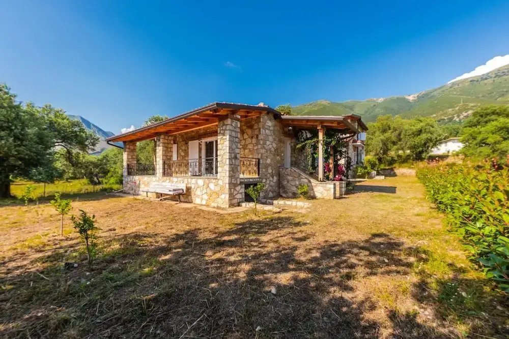 Siar The Small Villa by PikHost