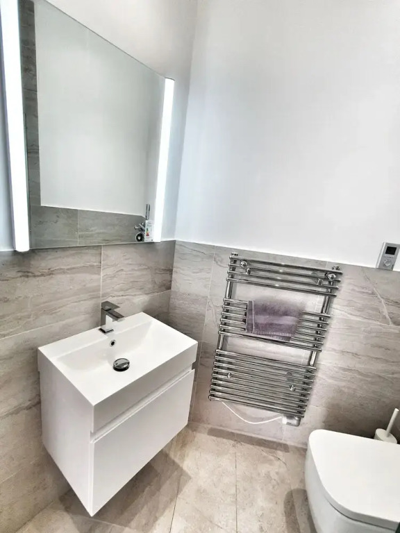 Urbane Spacious Executive Apartment