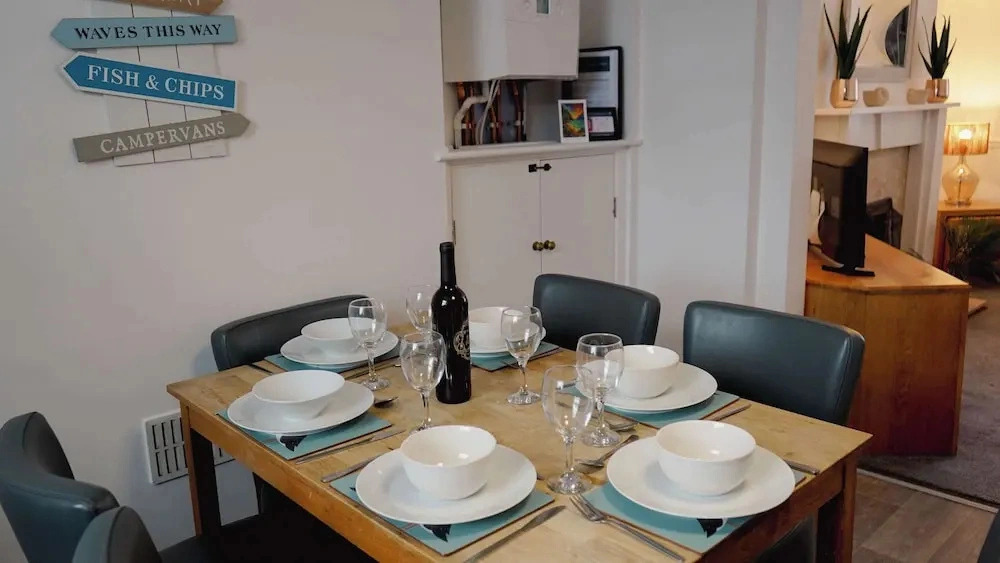Ivydene - 3 Bedroom House -tenby