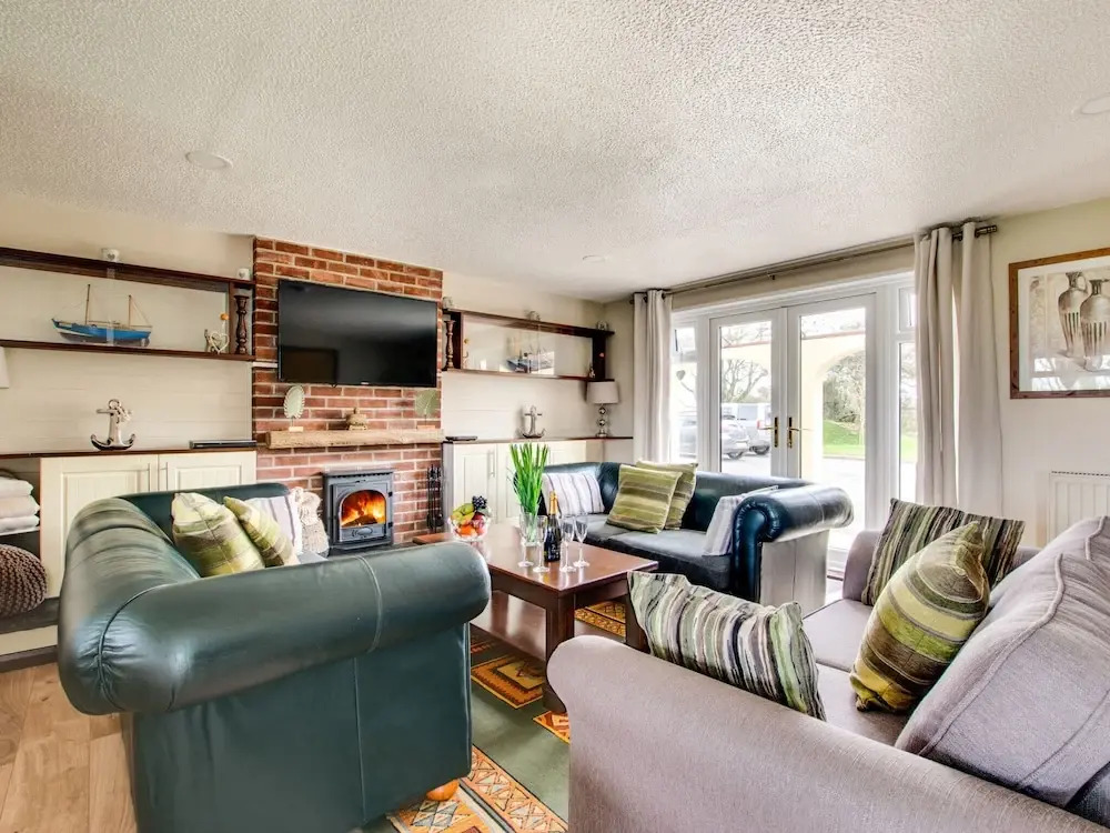 Tastefully Decorated Holiday Home With Bright Conservatory and View of the Country Estate