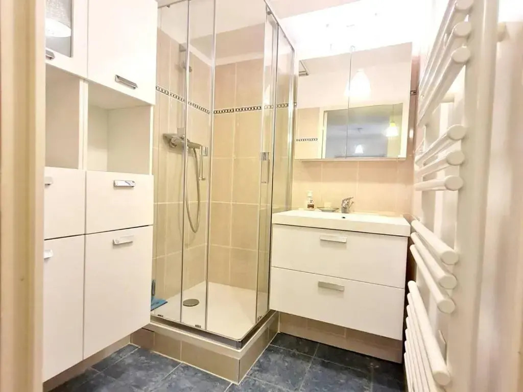 Appartement Six-Fours-les-Plages, 3 pièces, 5 personnes - FR-1-316-205