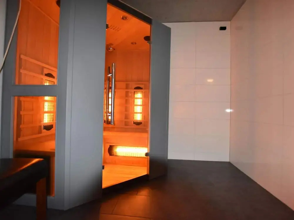 House in Reutum with Jacuzzi & Forest View