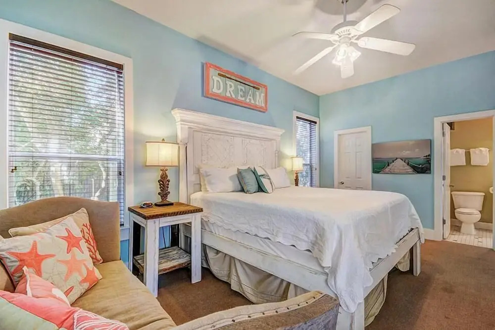 GOING COASTAL 3 Bedroom Holiday Home by Five Star Properties