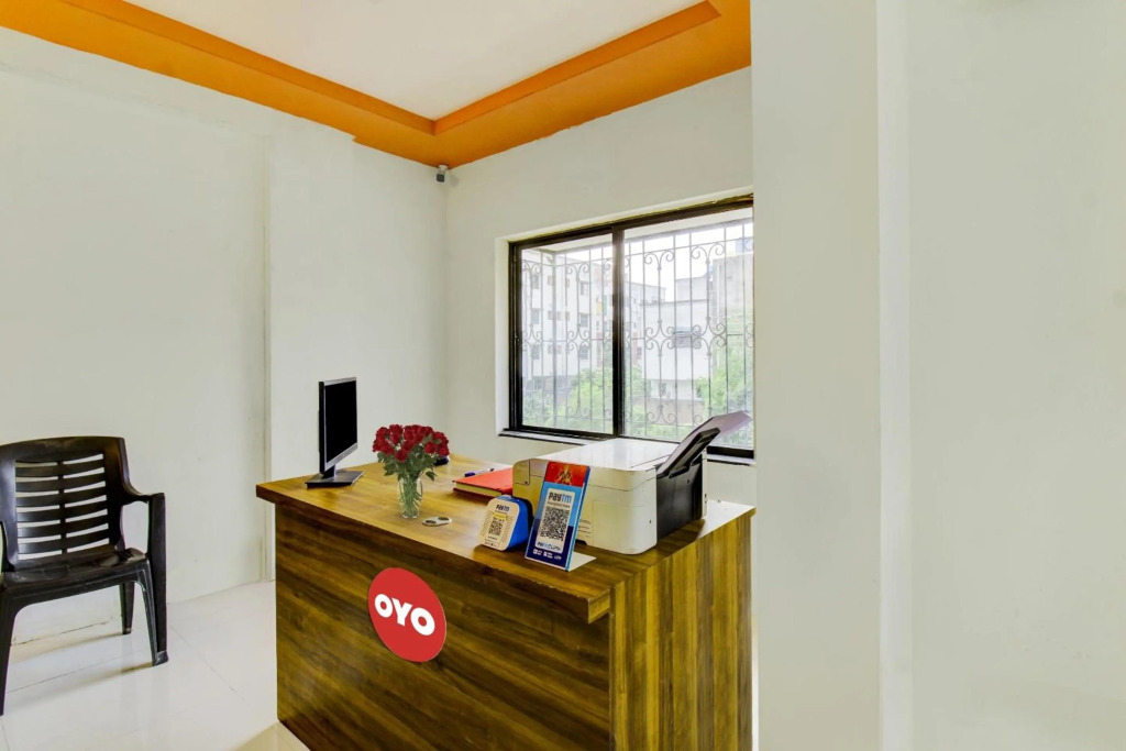 OYO Flagship 70003 Ap Royal Rooms