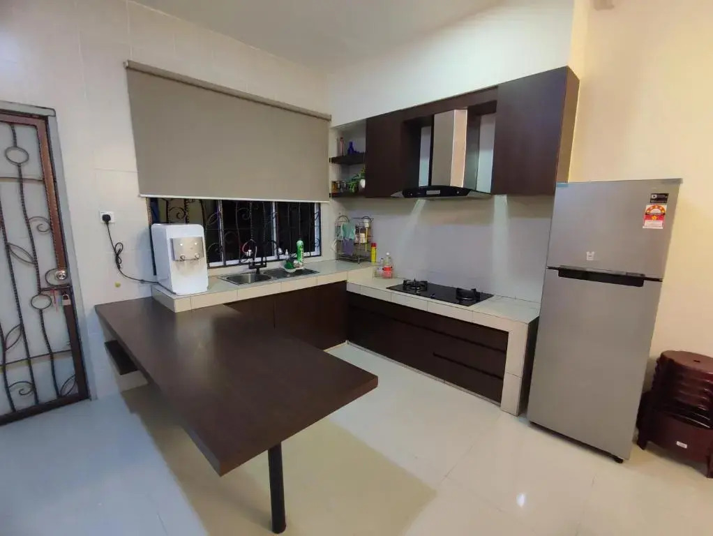 Triple Z Homestay Kuching - LANDED 14 PAX