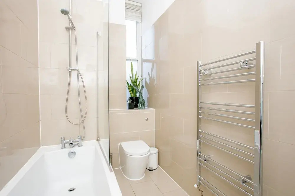 2 Bedroom Flat Near Shepherd's Bush Sleeps 4