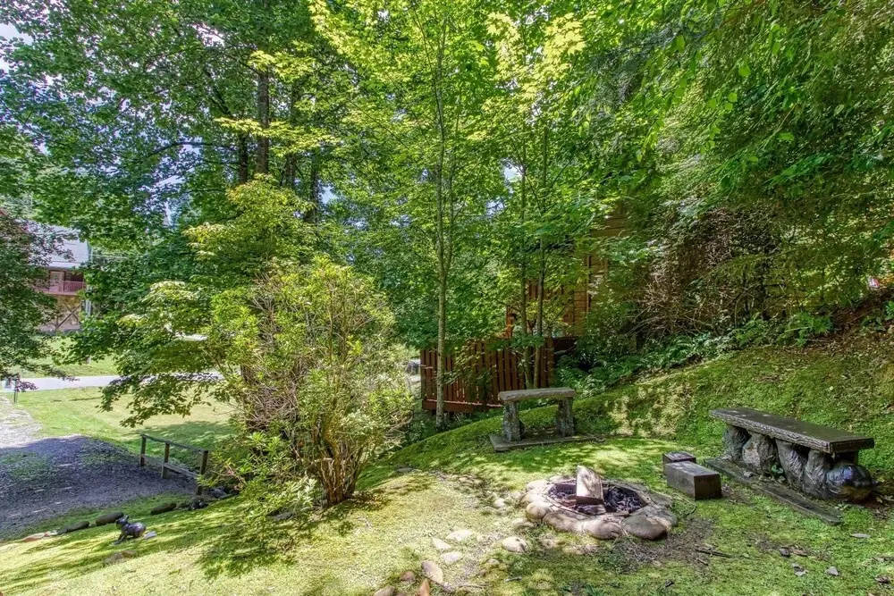 Cupid's Hideaway - Convenient To Downtown Gatlinburg And The National Park! 1 Bedroom Cabin by RedAwning