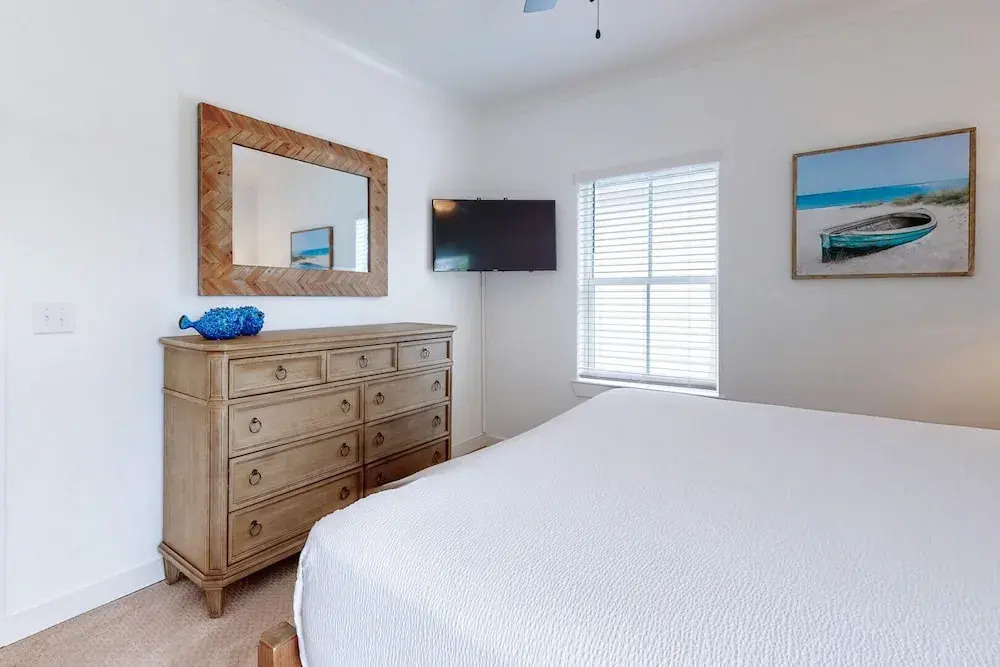 Stunning 3br/2.5ba, Pet Friendly, Sleeps 12