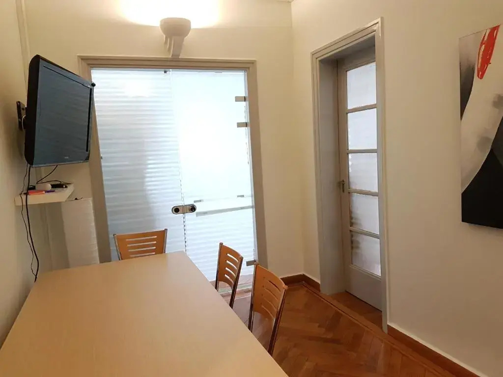 Errathens Pine Red and Taupe - Athens Center