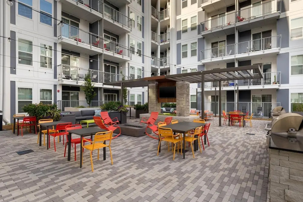 S2bb Bright 2-br Midtown Apartment With Pool and Gym