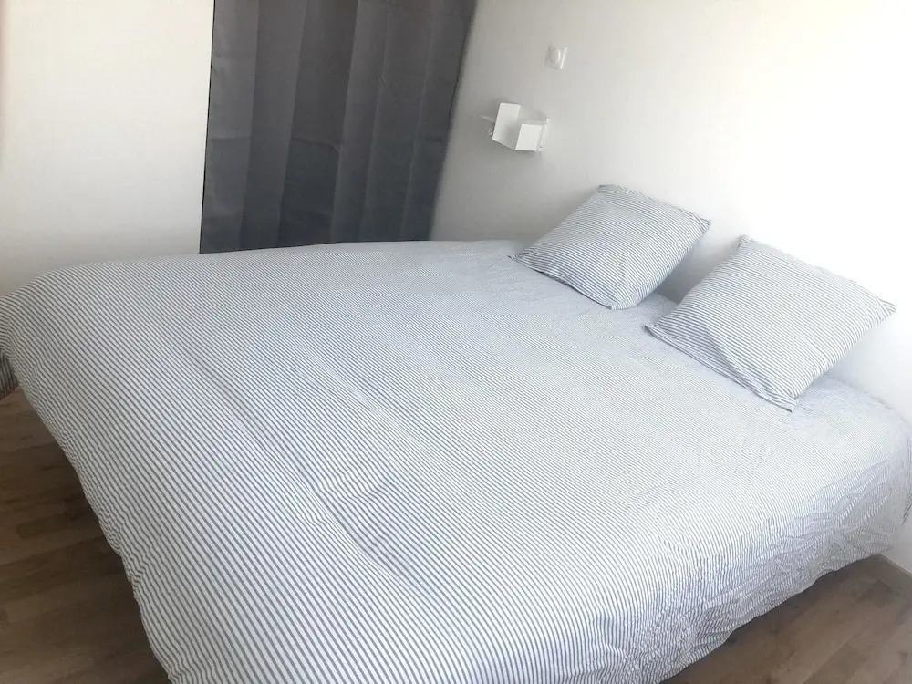 Apartment With one Bedroom in Royan - 800 m From the Beach