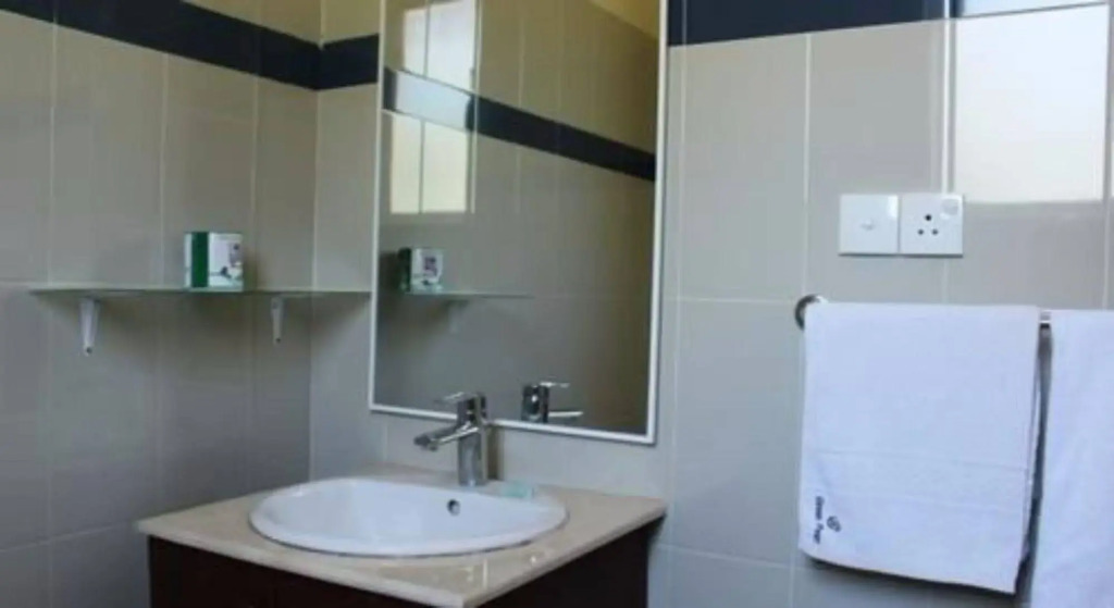 The Ocean Pearl Hotel Negombo