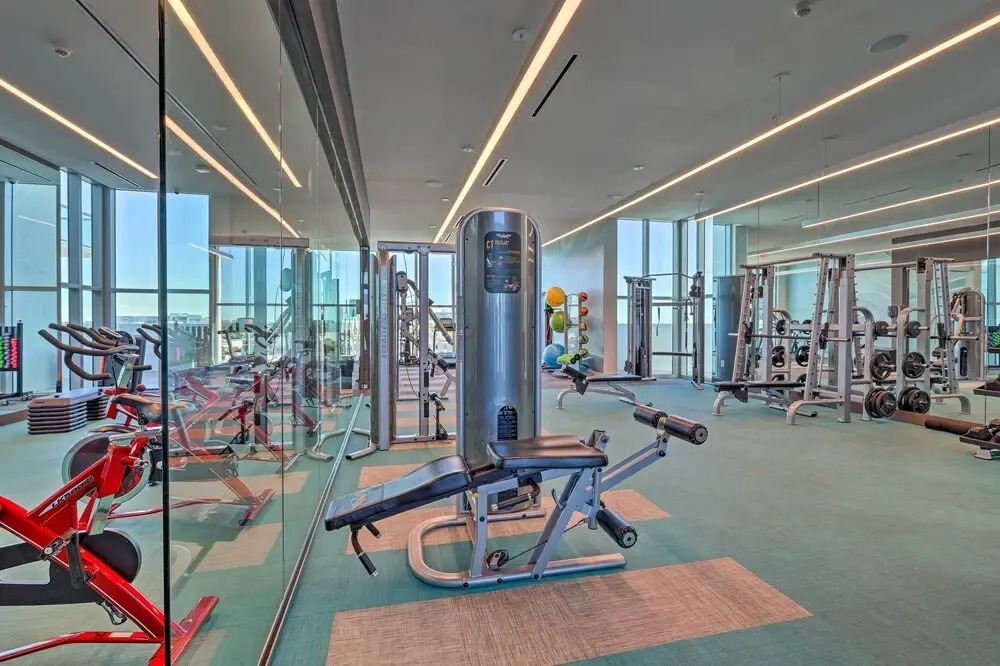 Chic Miami Condo w/ Pool, 6 Mi to South Beach