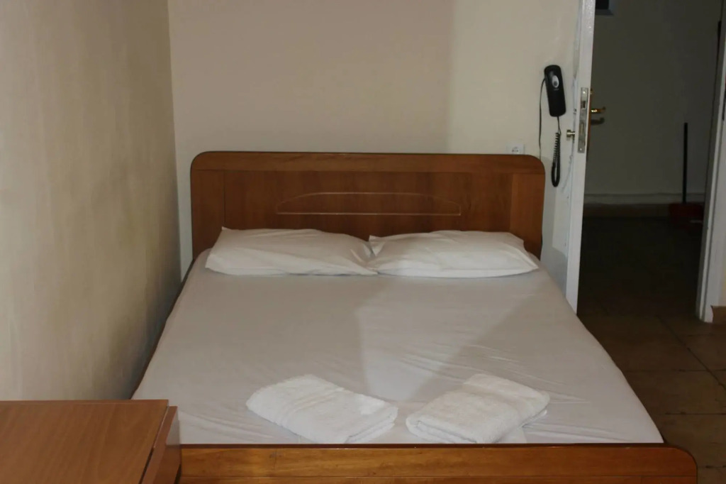 Fivos Hotel - Hostel