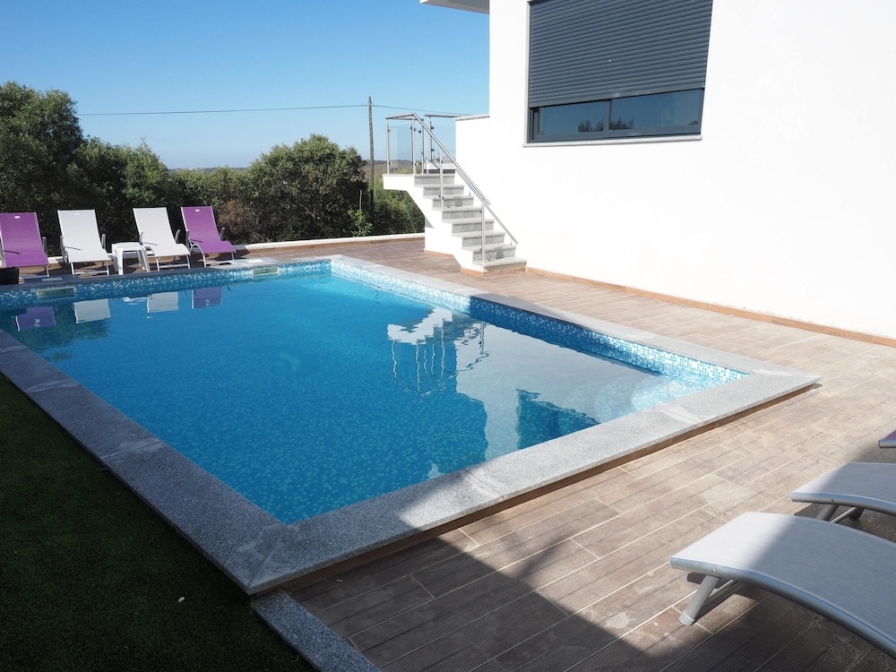 Villa with 4 Bedrooms in Mexilhoeira Grande, with Wonderful Mountain View, Private Pool, Enclosed Garden - 11 Km From the Beach