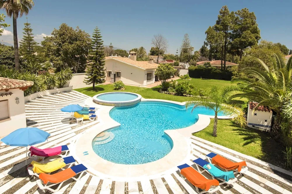Villa With 5 Bedrooms in Estepona, With Private Pool, Enclosed Garden and Wifi - 500 m From the Beach