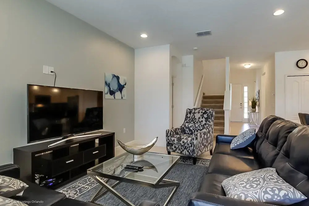 Solterra - 5204 Oakbourne Avenue