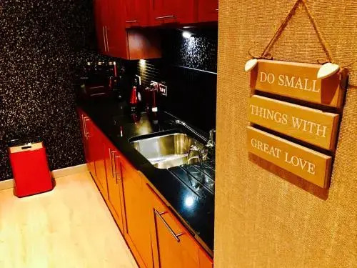 Glasgow City Center Flat with Parking