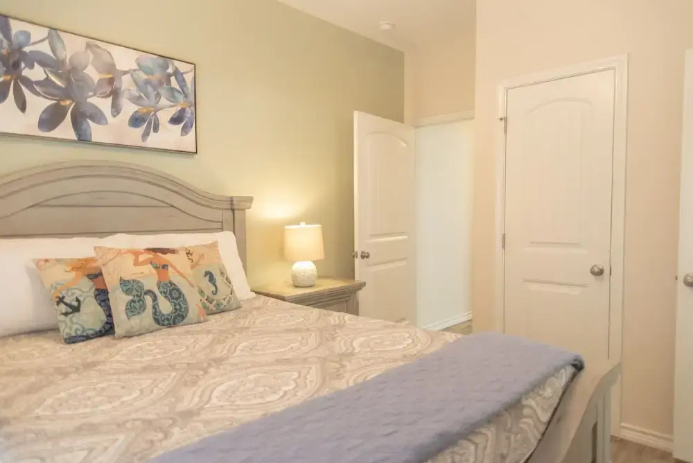 Breezy Beach House 3 Bedrooms 2.5 Bathrooms Condo