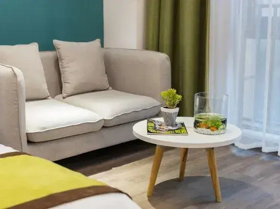 Yu Life Service Apartment (Chongqing Olympic Sports Center)