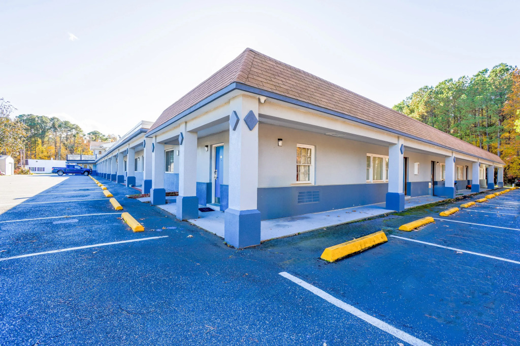 Whispering Pines by Hotel O White stone VA