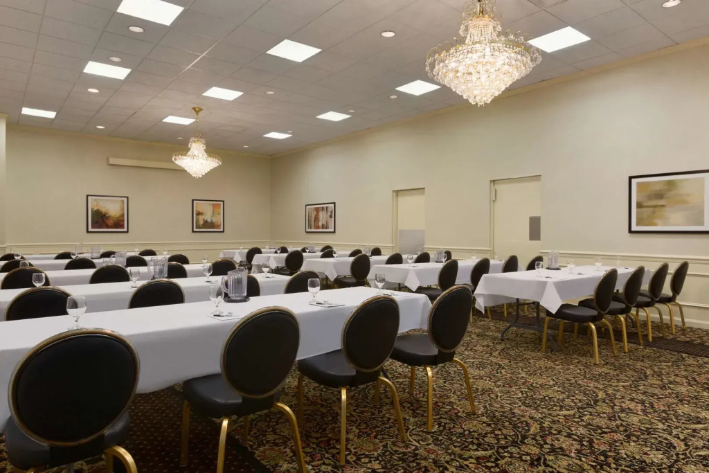Park Inn By Radisson Sharon