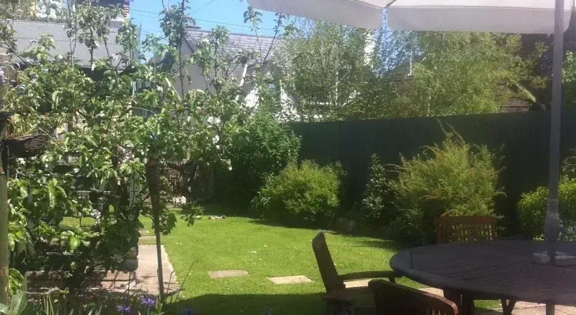 The Hollies Guest House