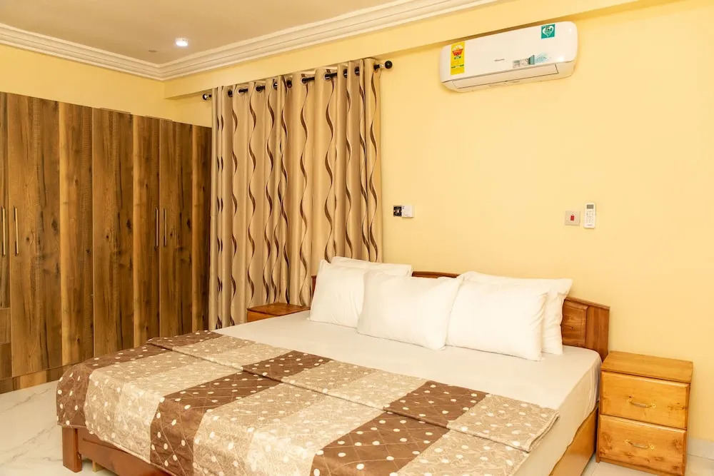 Spacious & Outstanding 3-bed Furnished Apartment