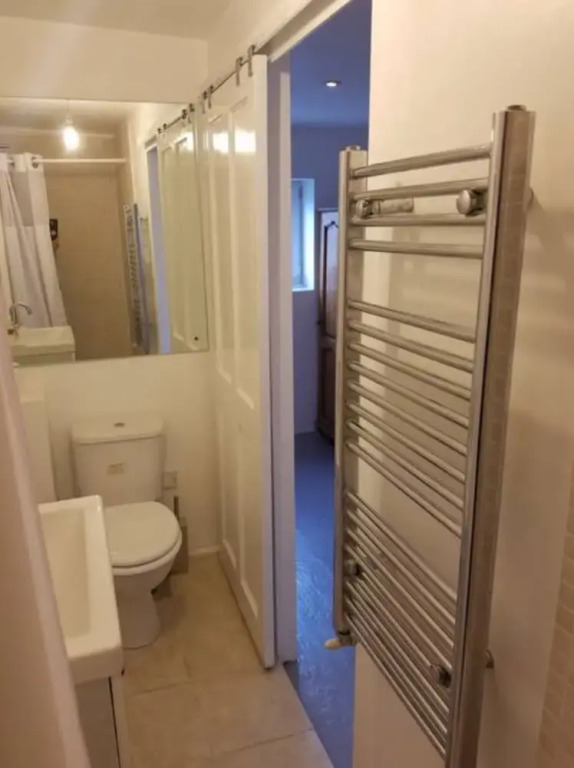 Spacious Studio Apartment in Brighton
