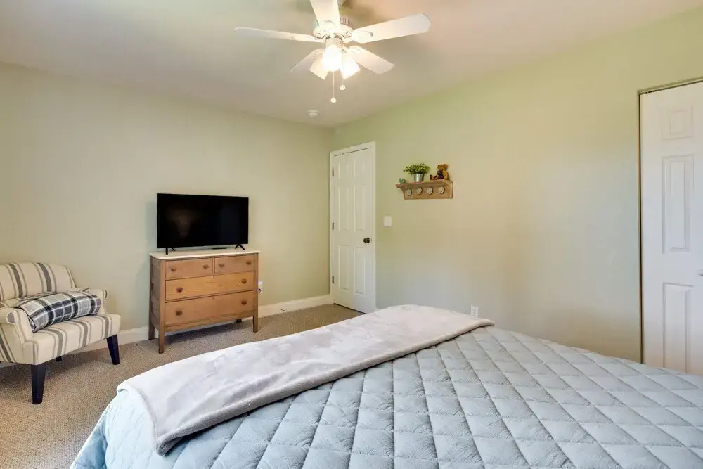 Pet-friendly Home w/ Sunroom in Blue Ridge Mtns!