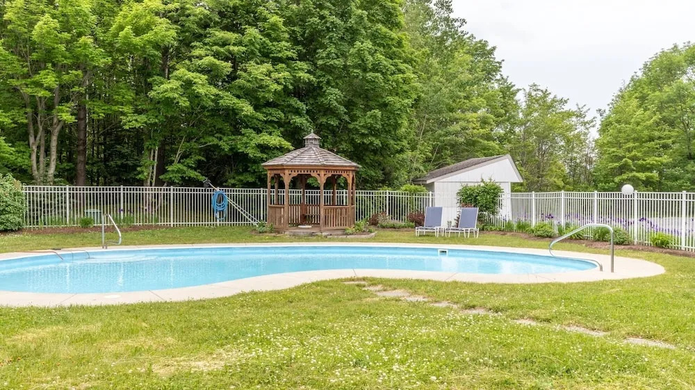 Bridges Circle 2 Bedroom Condo by RedAwning