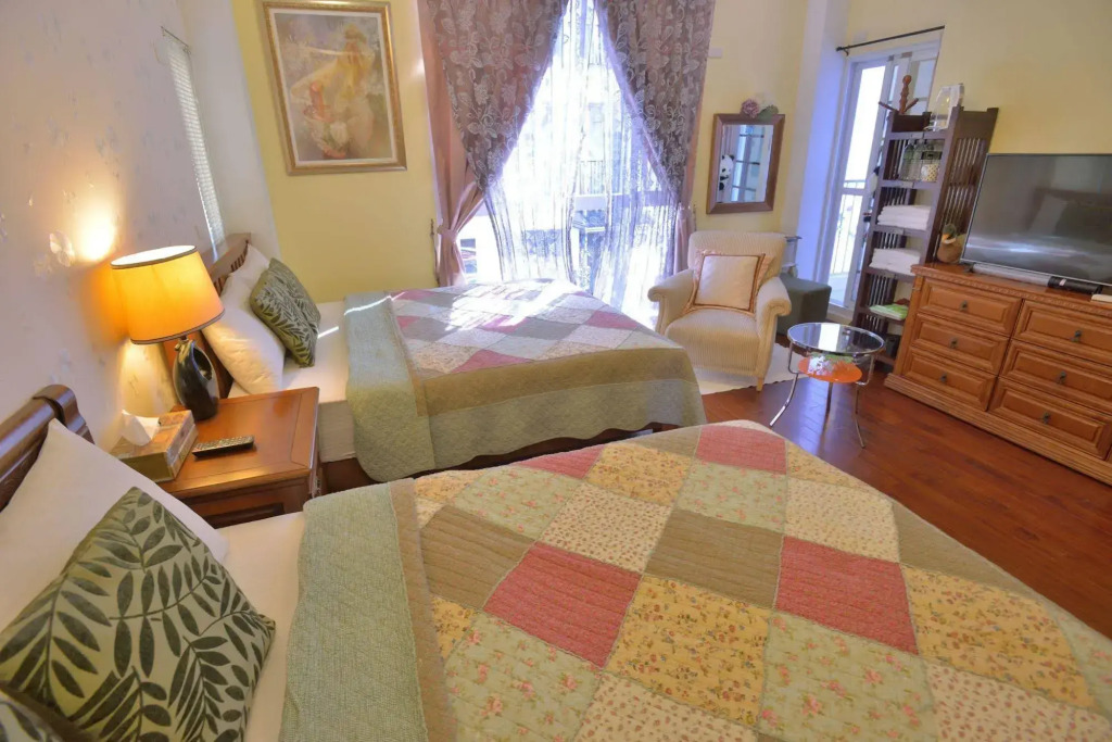 White Cotton Candy Homestay