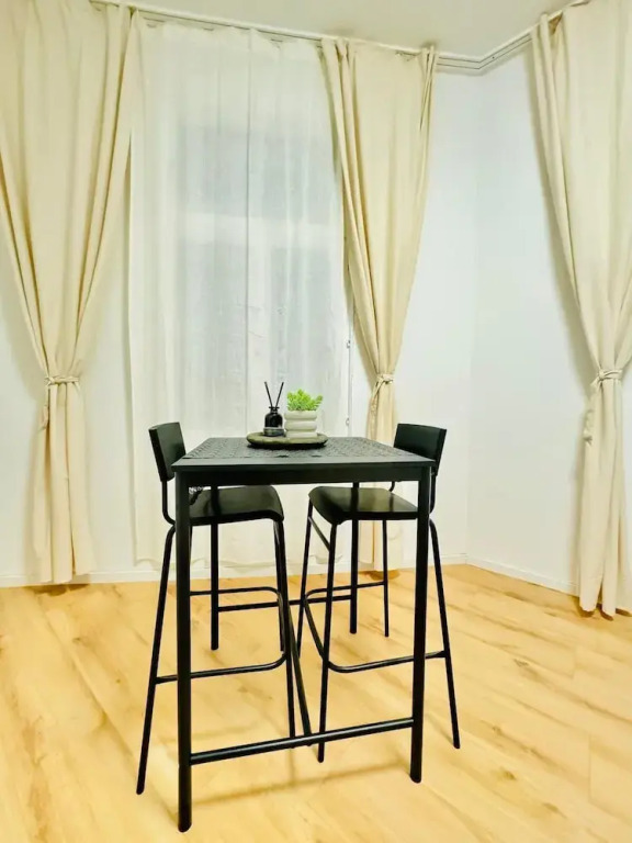 Stylish 4BR Apt Near Westbahnhof