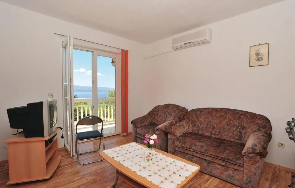 Beautiful Home in Lokva Rogoznica With Wifi and 2 Bedrooms