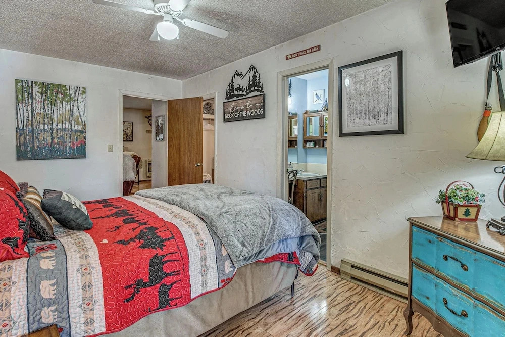 Walk to Dtwn Cloudcroft! Cozy Mtn Cabin w/ Hot Tub