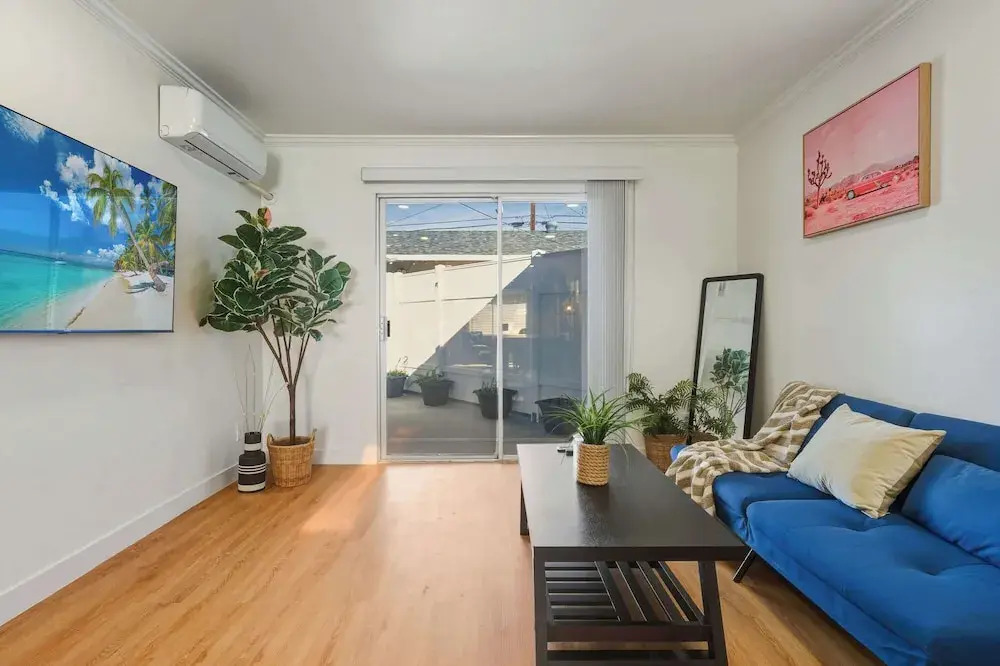 Spacious 4BR House Free Parking w Backyard BBQ