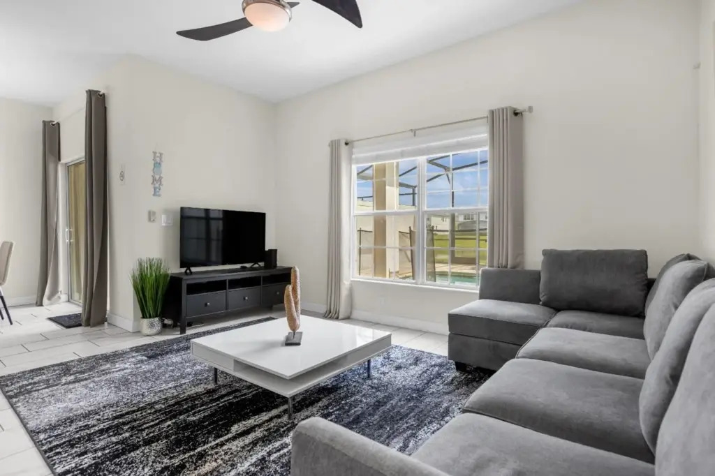 4 Bedrooms 3 Bathrooms Storey Lake 3135 Pp
