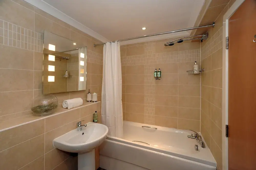 Fountain Court Apartments - EQ2