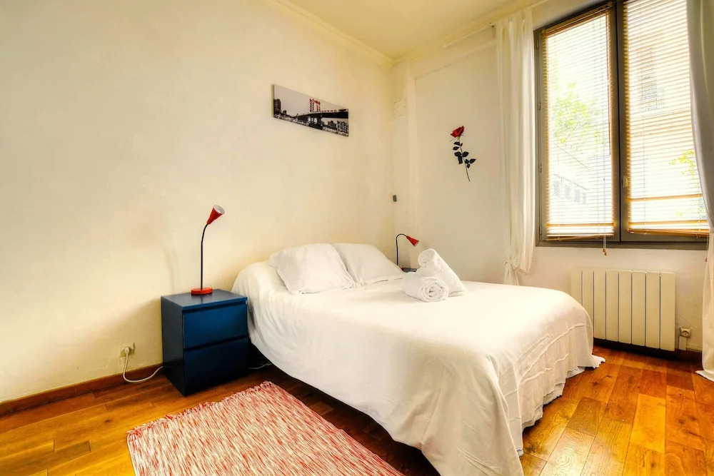 Rustic 1 Bedroom Apartment in Montmarte