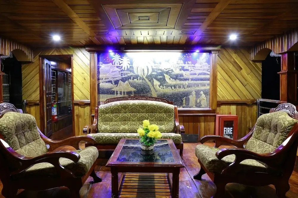 Coco HouseBoat