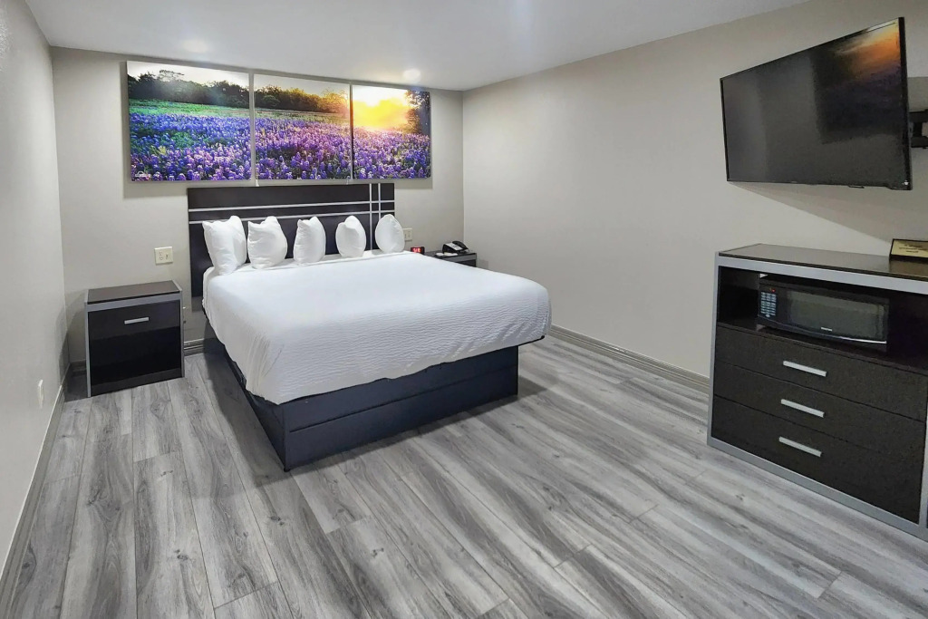 Days Inn by Wyndham Baytown TX