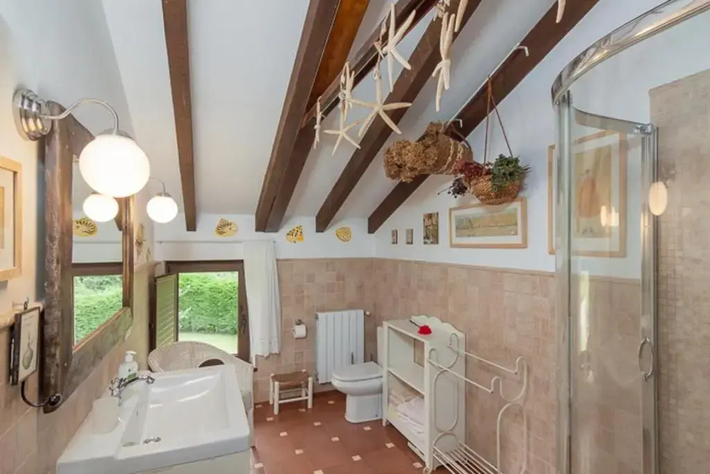 House with 3 bedrooms in Cantabria with wonderful lake view enclosed garden and WiFi 11 km from the beach
