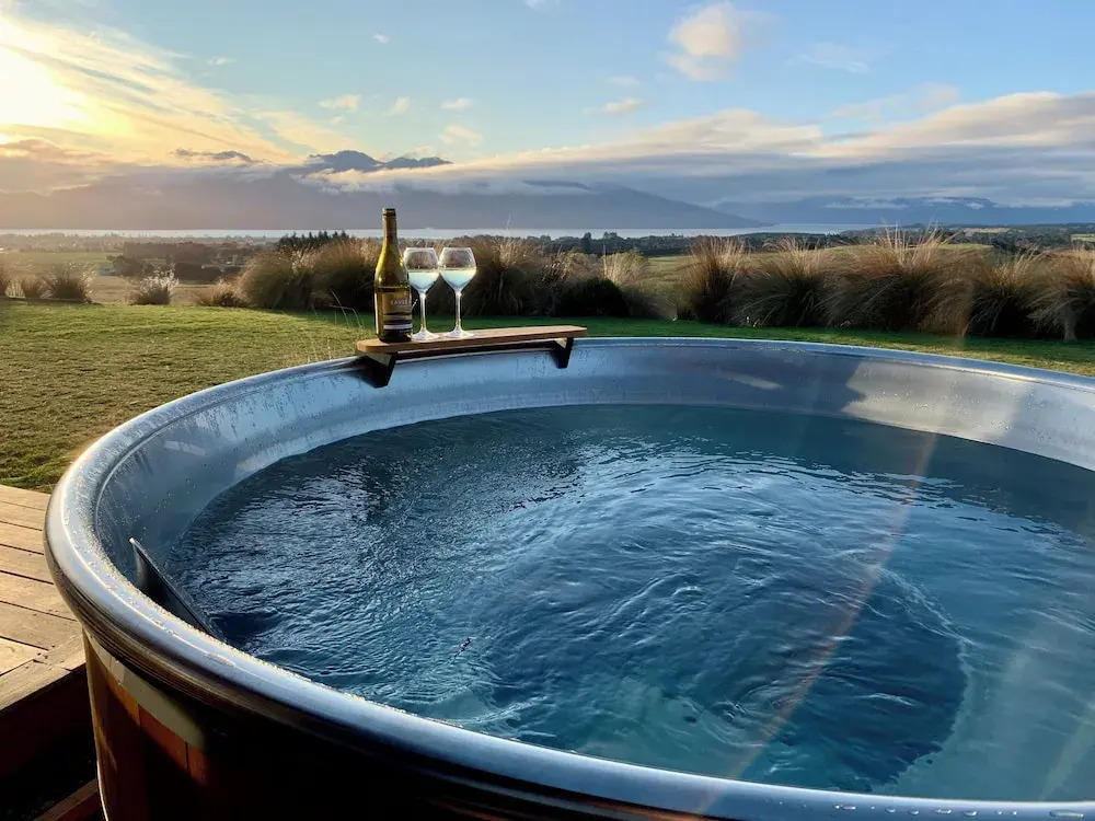 Fiordland Eco-Retreat -- Panoramic Views -- Hot Tub