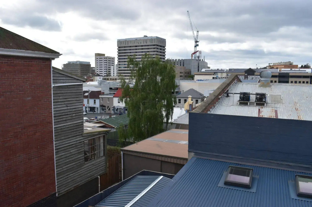 Hobarts Accommodation & Hostel
