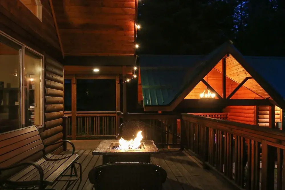 Tivoli Chalet Apartment 3 NW Comfy Cabins