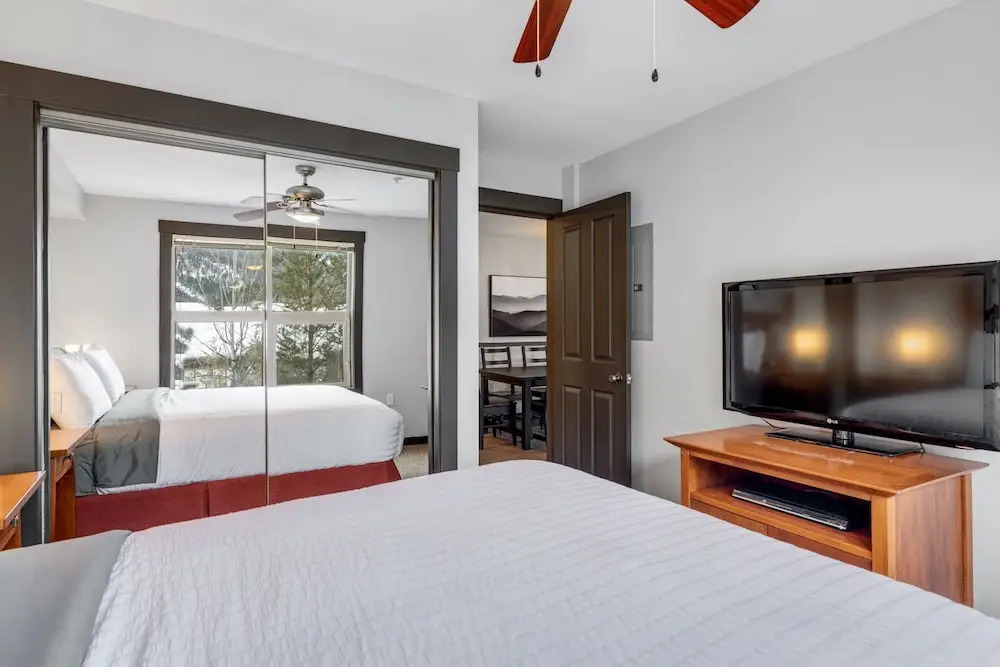 SPACIOUS Studio | Ski In/Out | Pool & Hot Tubs | in the Heart of PANORAMA RESORT